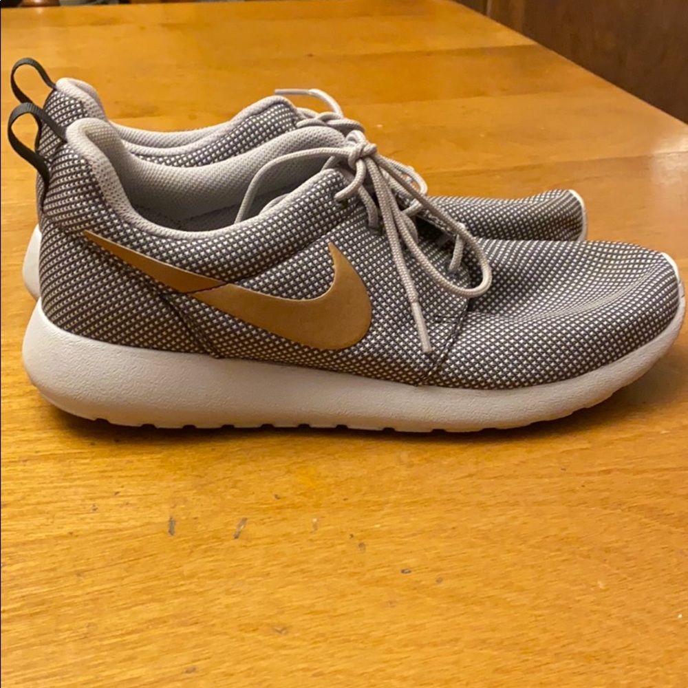 Nike roshes